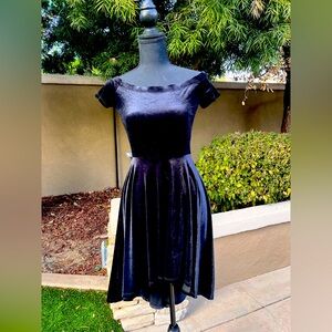 Windsor black velvet dress small